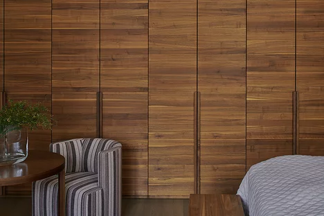 lunetto hinge-door wardrobe with handle strips in solid walnut