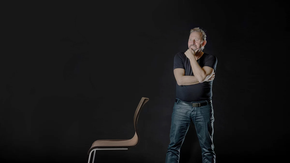 Designer Martin Ballendat with the magnum cantilever chair