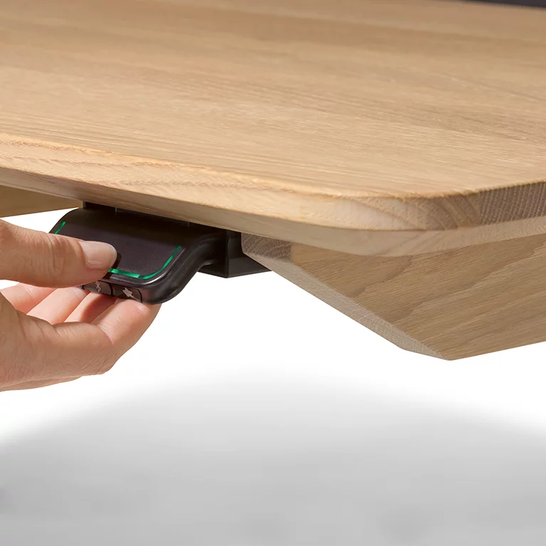 pisa height-adjustable desk in solid oak white oil with sophisticated operating element, detailed view