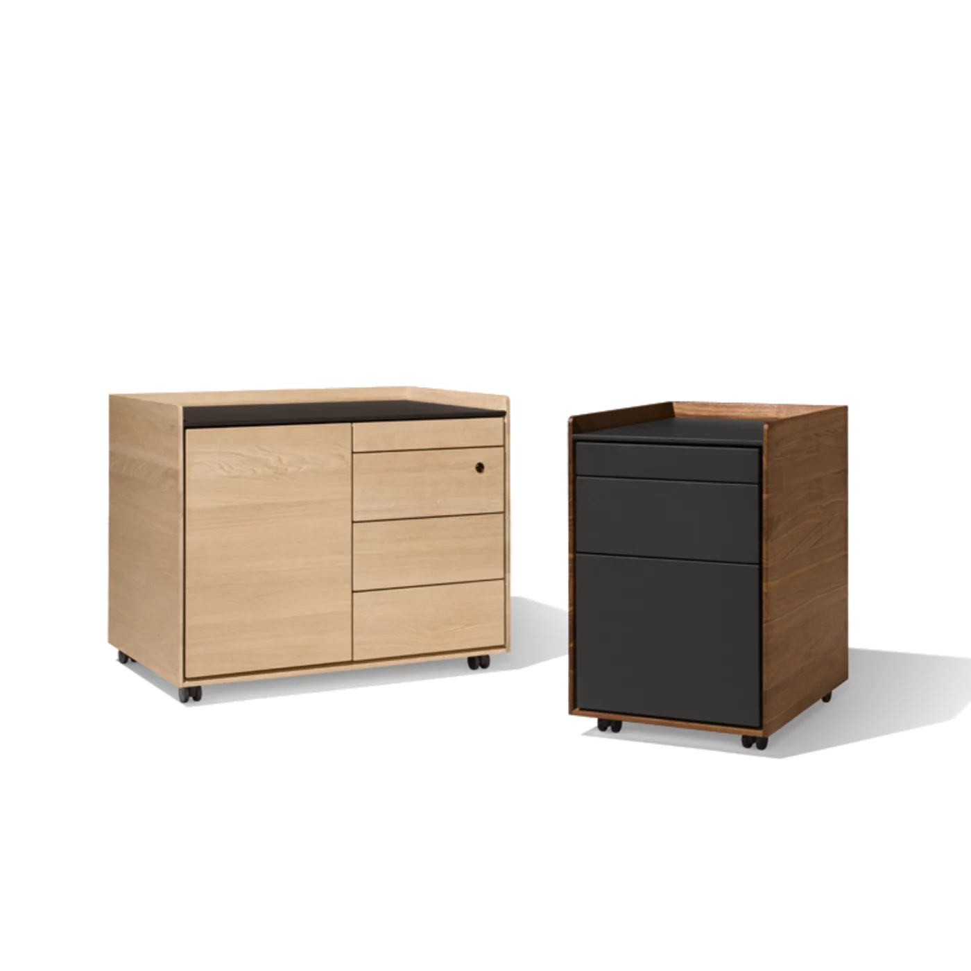 Schreibtischcontainer in Massivholz mit Lederelementen pisa Schreibtischcontainer in Eiche Weißöl und Nussbaum mit Leder Deckplatte und Lederfronten