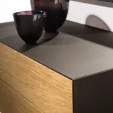 cubus pure Kommode in Eiche mit Farbglasummantellung in graphitgrau