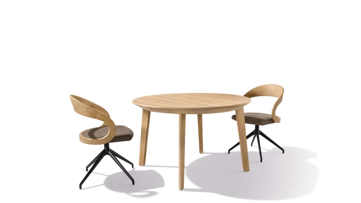 miró round dining table made of natural wood in oak white oil with comfortable girado chairs