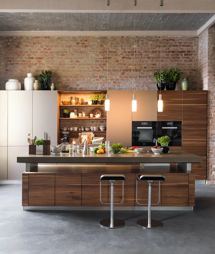 k7 natural wood kitchen in walnut grain throughout with niche and height-adjustable ceramic worktop