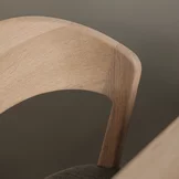 mylon Holzstuhl in Eiche Weißöl mit gepolsterter Sitzfläche aus Stoff, Detailansicht