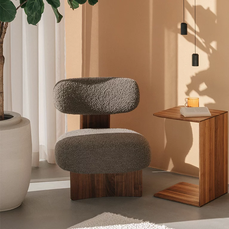 elliot Lounge Chair mit Beistelltisch clip in Nussbaum