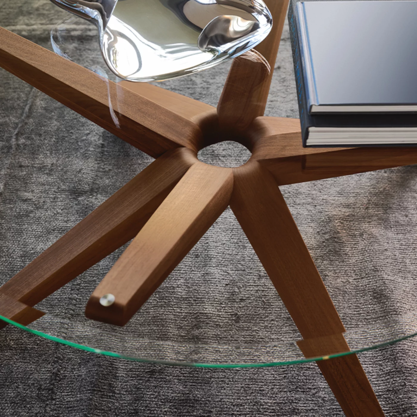 coffee table stern made of solid walnut wood with glass top, detailed picture