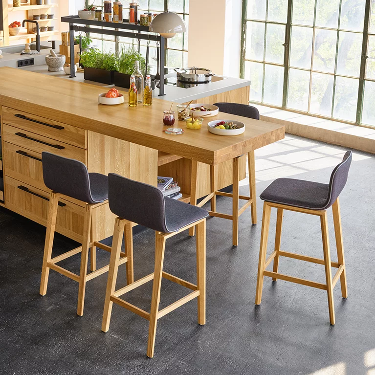 wooden bar stool ark with backrest and echt.zeit kitchen in solid oak, location