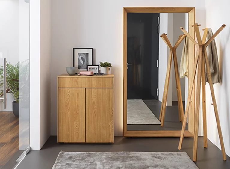 filigno Korpus, Wandspiegel und Kleiderständer aus Holz filigno Dielenmöbel in Eiche puristisch mit Rahmenspiegel haiku mit Beleuchtung und hood Kleiderständer
