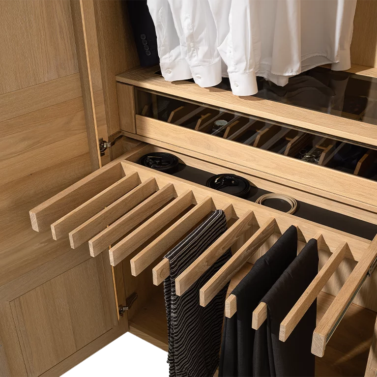 Kleiderschrank Innenleben mit Hosenauszug in Eiche Weißöl massiv