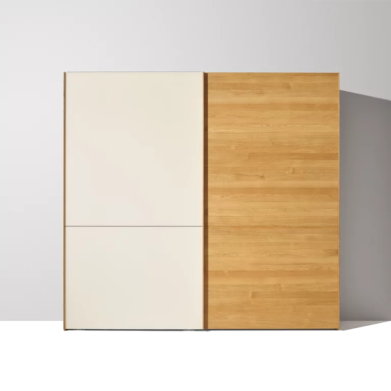 lunetto Schwebetürenschrank in Eiche mit Farbglasfront