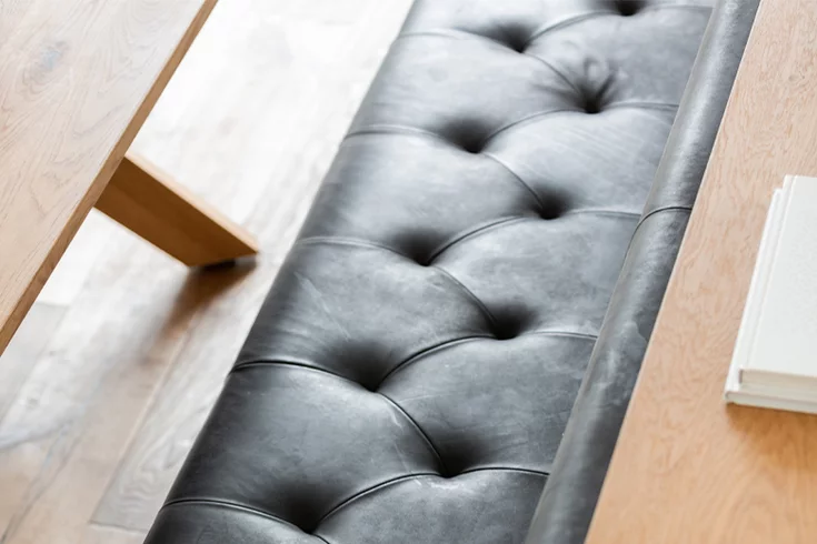 Esstisch yps ausziehbar aus Vollholz in Eiche Wild mit dem eleganten lui Esszimmerstuhl, Detailbild