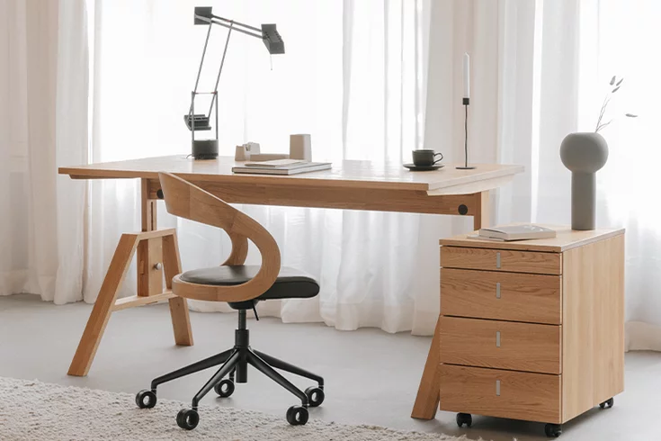 girado Bürodrehstuhl an atelier Schreibtisch mit cubus Rollcontainer in Eiche Massivholz