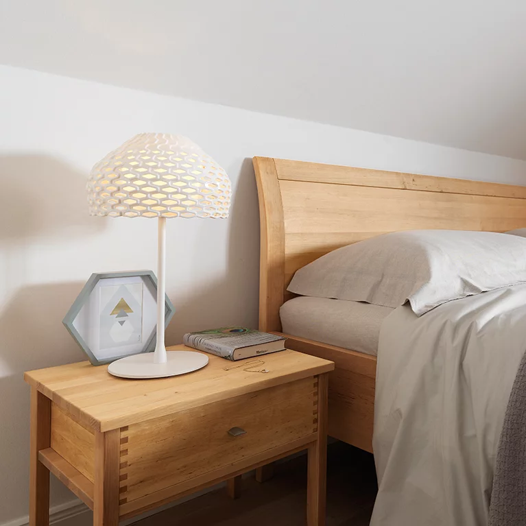 sesam Nachttisch in der Holzart Erle passend mit dem sesam Bett