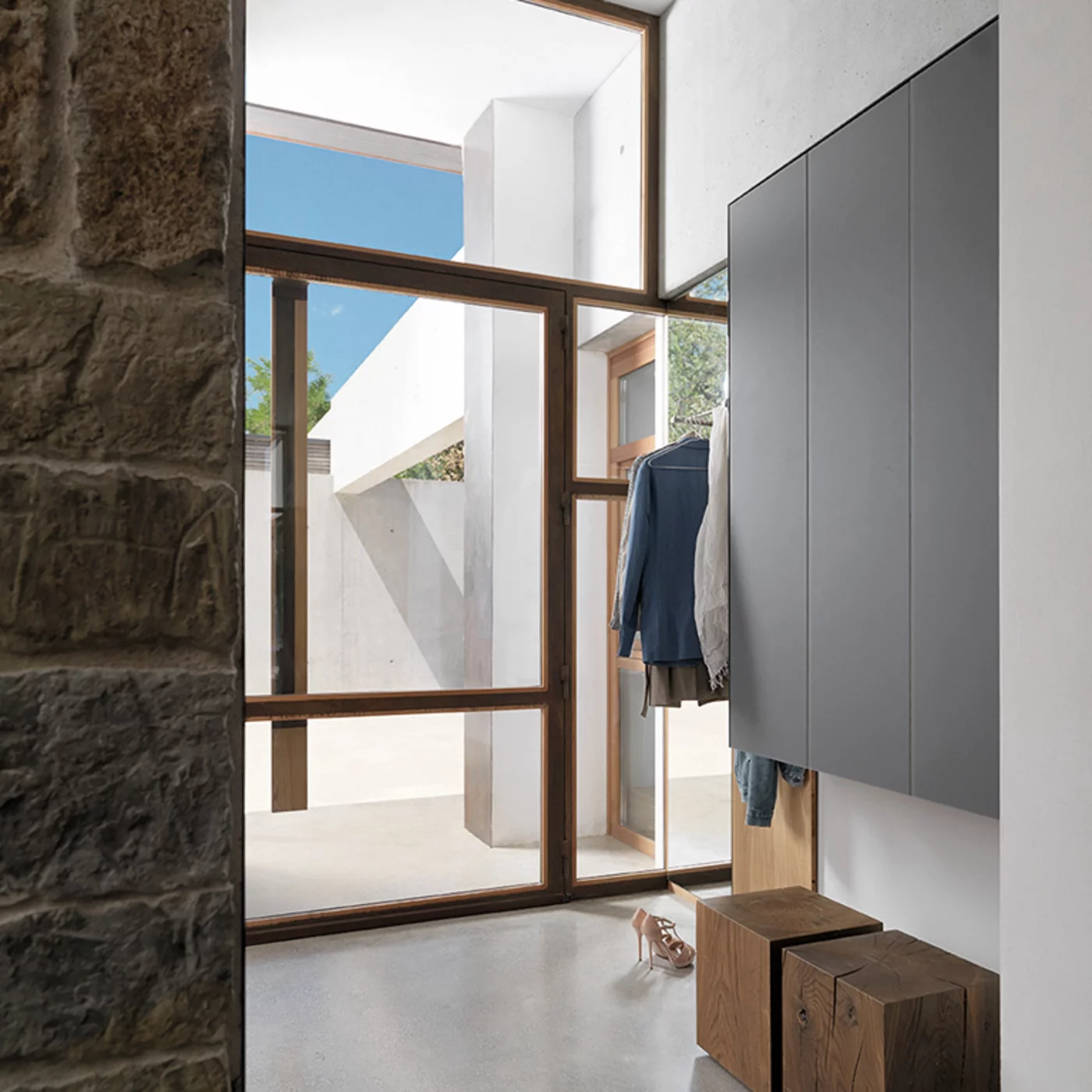 wardrobe cubus pure in oak with anthracite coloured glass fronts matching smoked oak blocks