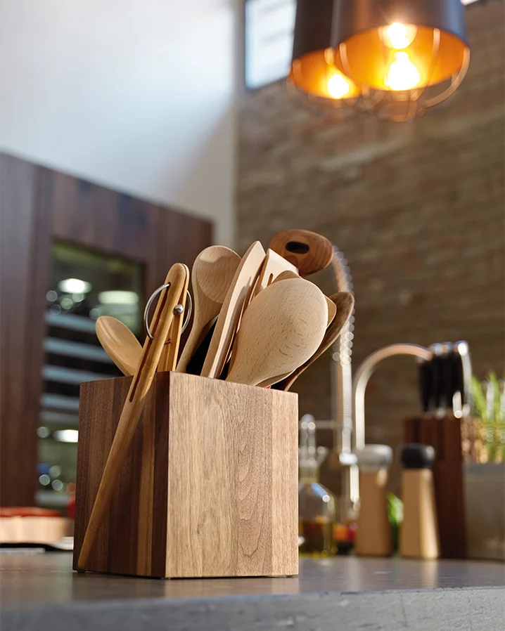 kitchen loft in wild walnut with a wooden box, detailed view