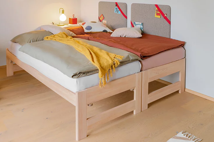 comfortable and extendable tandem bed in white alder
