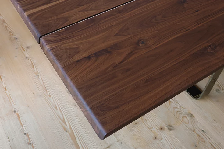 nox dining room table wood extendable in walnut, detailed view