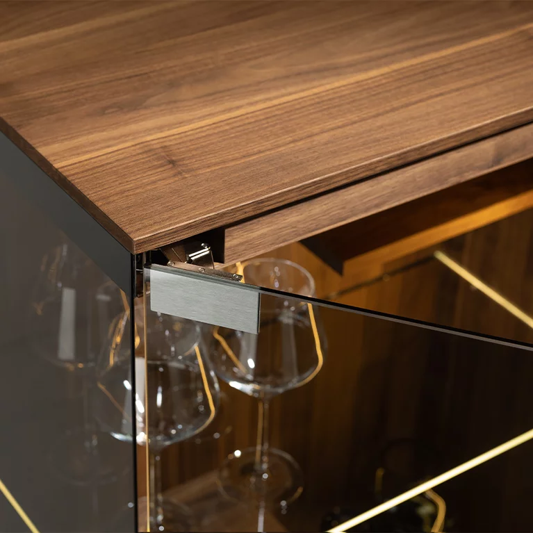 filigno display cabinet in walnut withconcealedhinges, detailed view