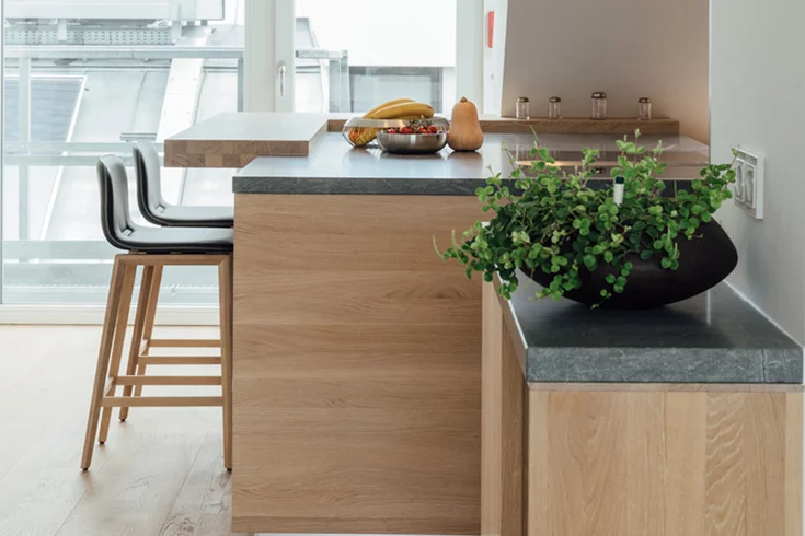 linee kitchen island with bar top and ark bar stools in solid oak white oil