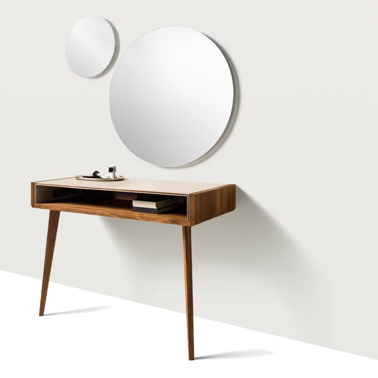 sol solitaire in solid walnut supported by two legs and worktop upholstered in leather