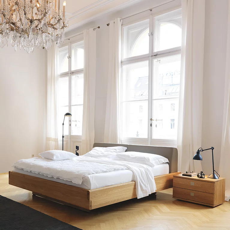 Nachttisch nox in Eiche Naturholz passend dazu das nox Bett mit Lederhaupt