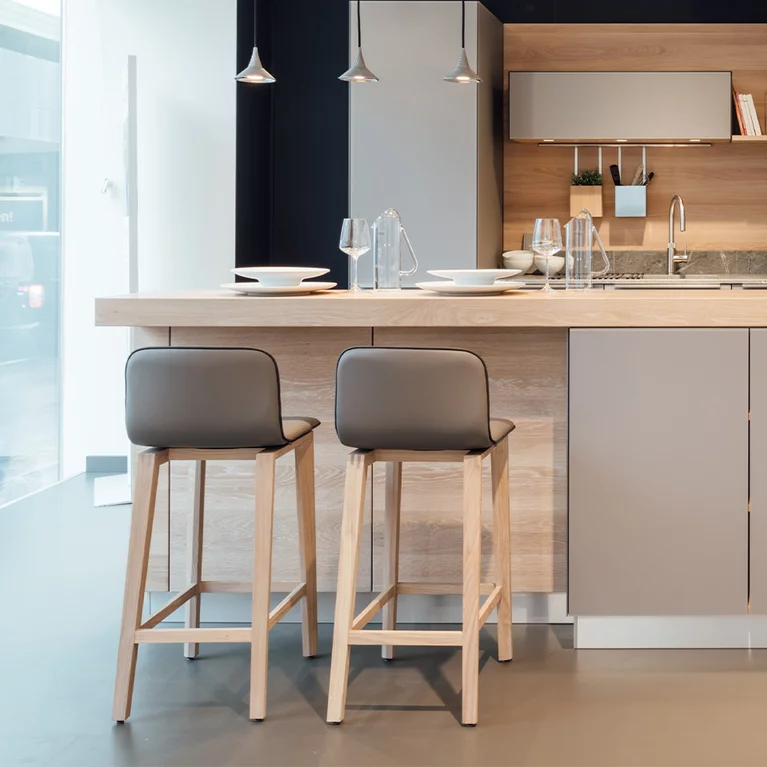 Barhocker ark gepolstert und linee Küche in Eiche Weißöl Küchen Barhocker ark gepolstert und linee Küche in Eiche Weißöl, Location
