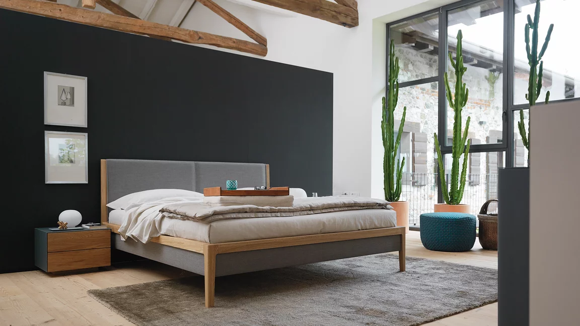 Holzbett in Eiche mit Kopfhaupt und Bettseiten in Stoff Bett mylon in Eiche mit Kopfhaupt und Bettseiten in Stoff