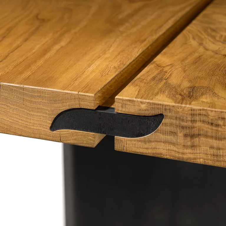 echt.zeit solid wood dining table in rustic brushed oak with TEAM 7 leaf in burnished steel, detailed view