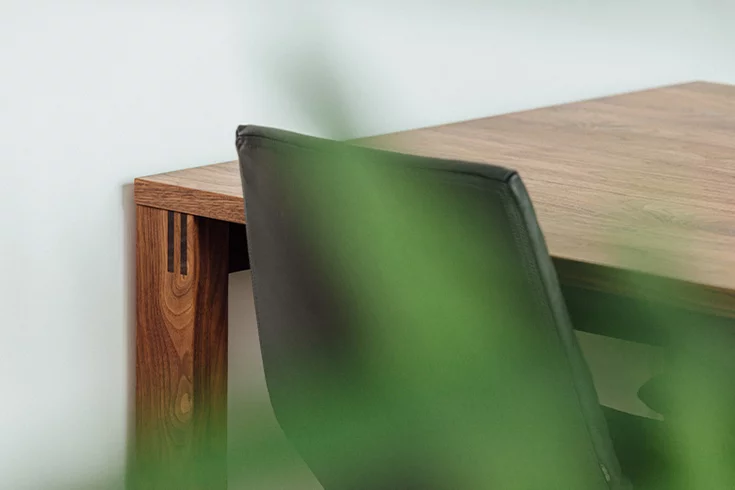 magnum extendable wooden dining table in walnut with lui chair, detailed view