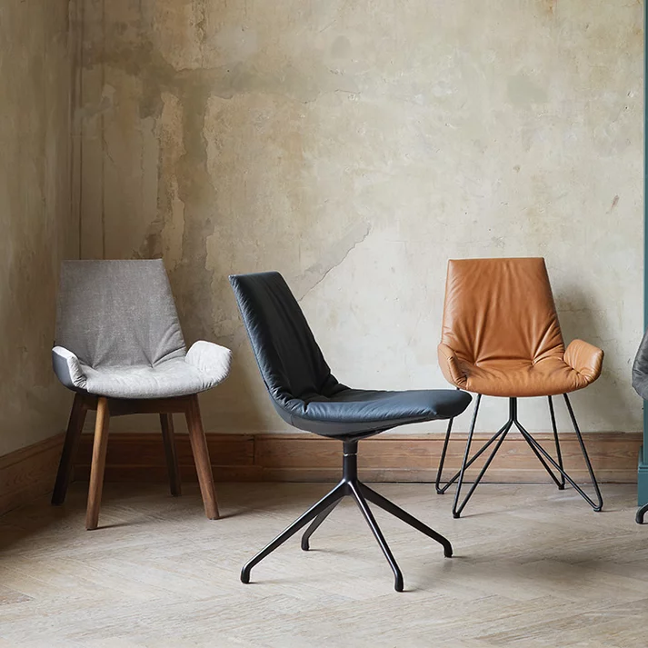 Stuhlfamile lui in Leder/Stoff mit verschiedenen Fußgestellen