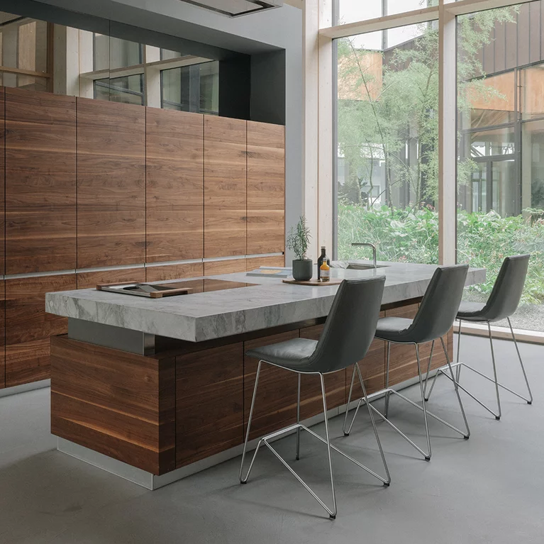 comfortable lui bar stool in leather with shiny frame and k7 kitchen in walnut