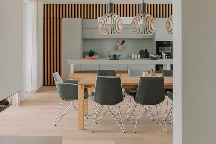 Magnum solid wood extendable table and lui chairs with leather upholstery in front of k7 kitchen in natural oak oil