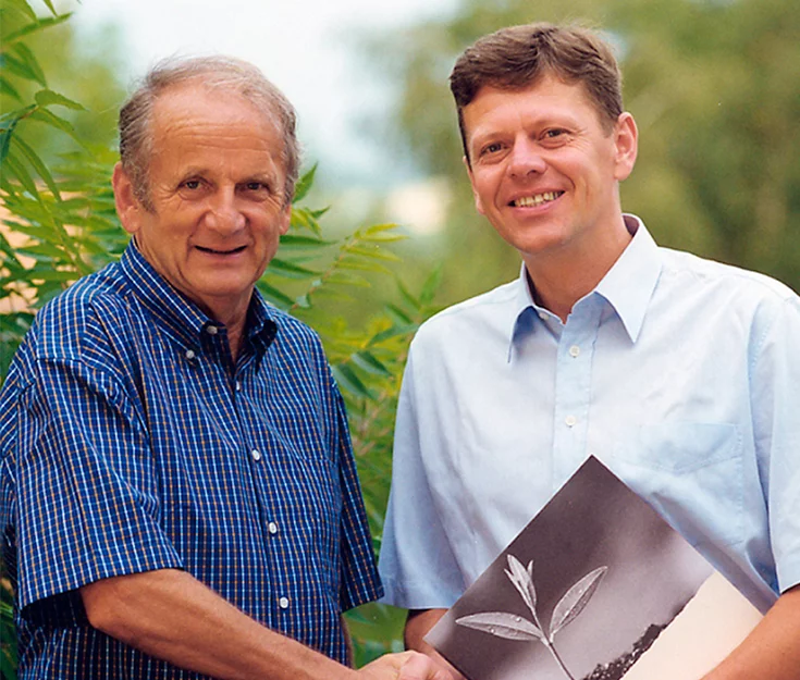Erwin Berghammer and Georg Emprechtinger shake hands