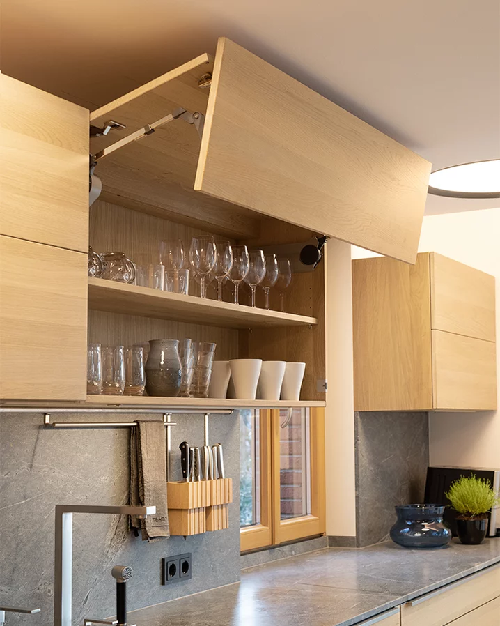 k7 island with linee wall unit in oak white oil and wall unit with flap