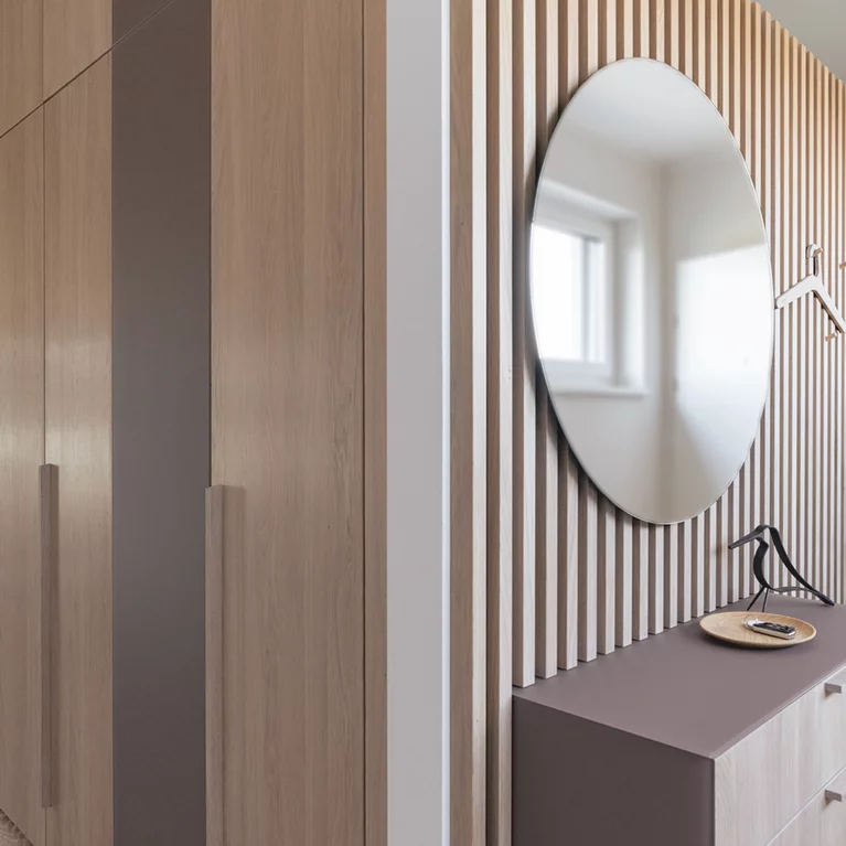 cubus pure wardrobe with floor-to-ceiling hinged door wardrobes in white oil oak with colored glass elements