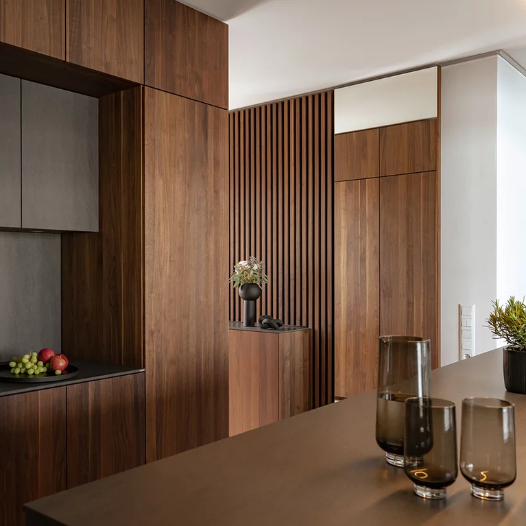 Wardrobes and custom-made wooden slat elements made of solid walnut and ceramic
