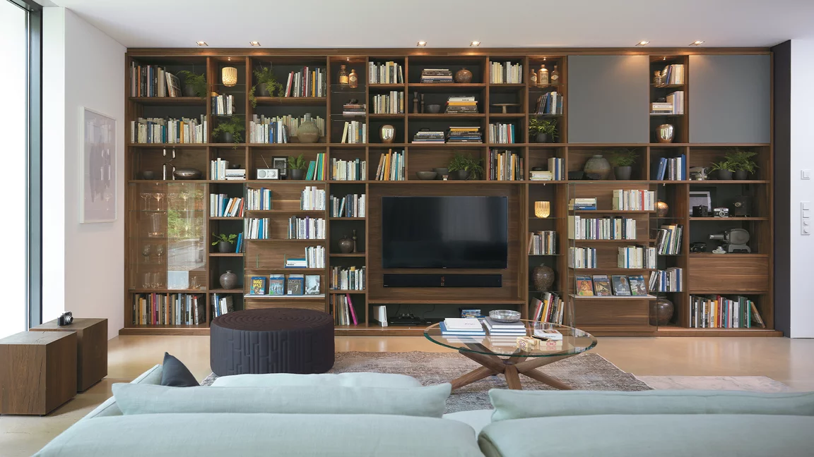 cubus Wandregal mit Drehtüren und stern Couchtisch aus Nussbaum massiv