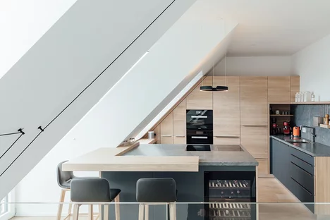 linee kitchen with ark bar stools in oak white oil