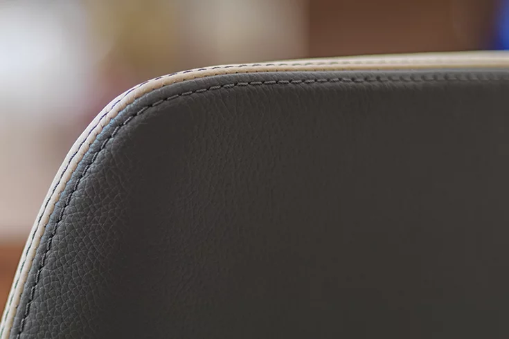 dining table chair aye swivel frame made of leather, detailed view