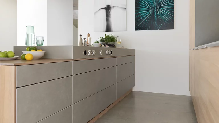 modern filingo wooden kitchen in oak white oil with cooking island, fronts and worktop in ceramic phedra