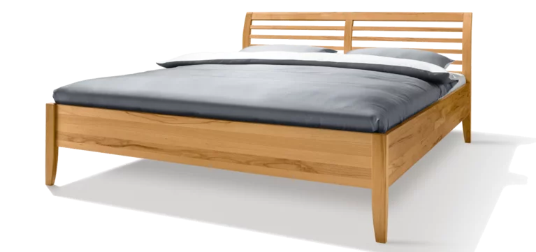 Solid wood bed sesam in alder with headboard rungs