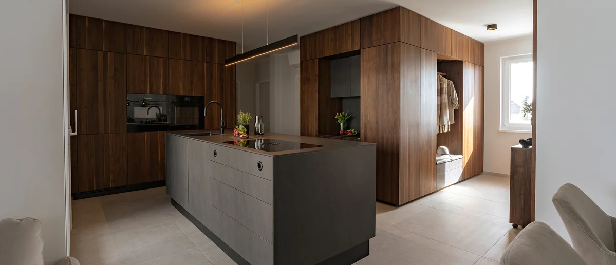 Modern kitchen and hallway combination in solid walnut and ceramic