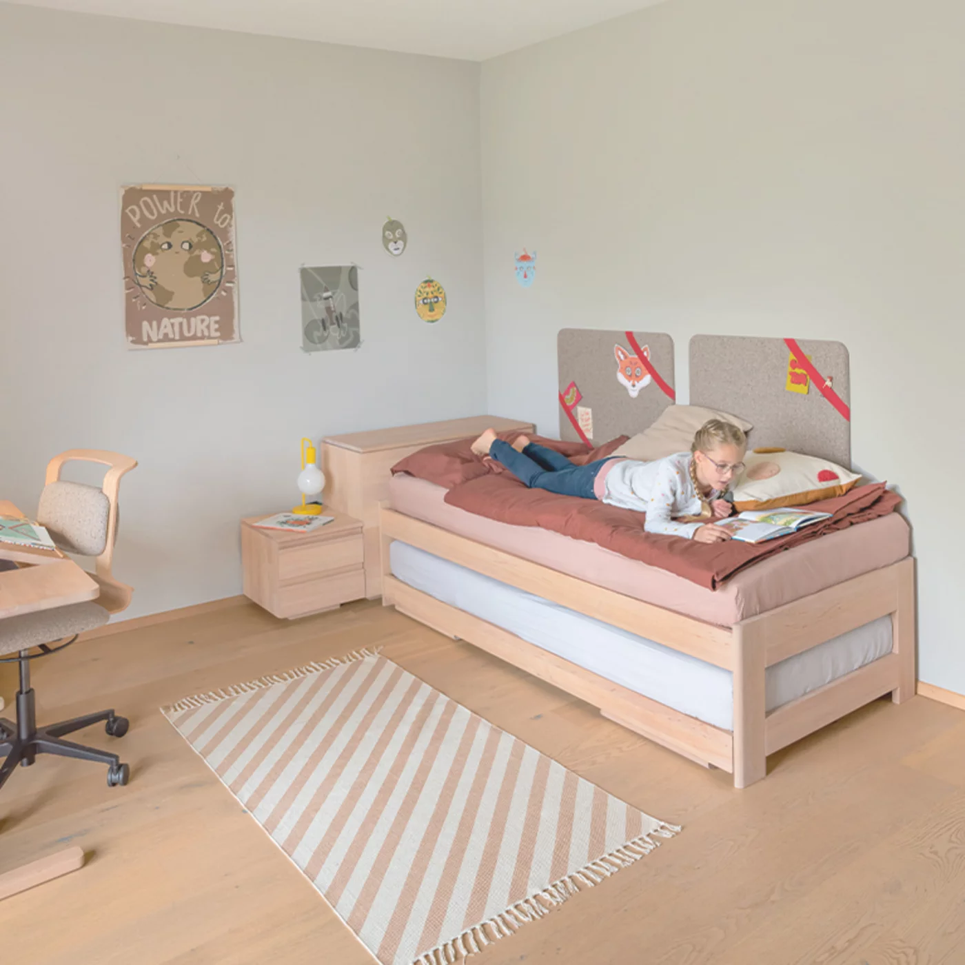 kids Tandemliege zusammengeklappt als Einzelbett in Erle Weißöl