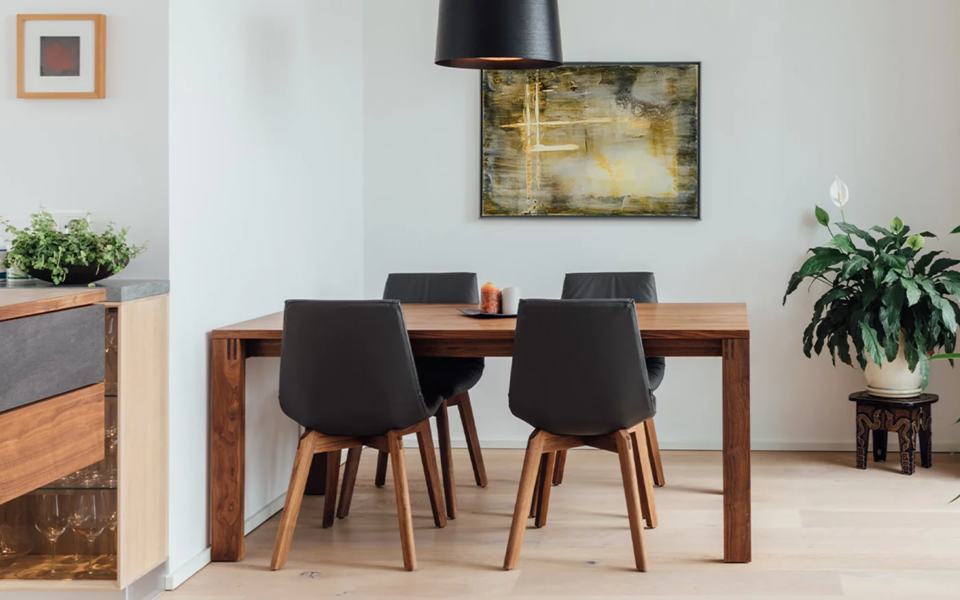 magnum upholstered leather swing chair with armrests in walnut and glossy frame