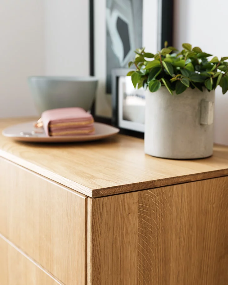 stylische filigno Kommode aus Eiche Massivholz, Detailansicht