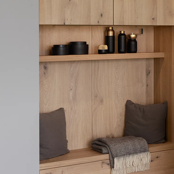 loft Holzküche in Eiche Wild Weißöl mit gemütlicher Sitznische