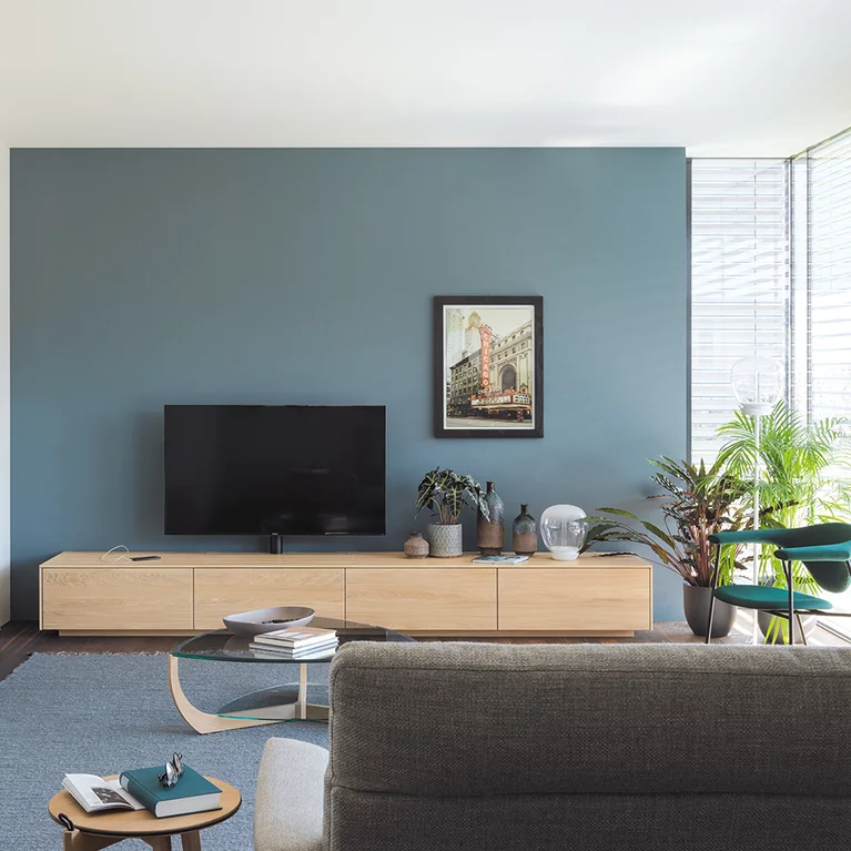 moderne filigno Wohnwand für Fernseher und edler juwel Couchtisch in Eiche Weißöl