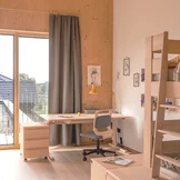 kids Rollcontainer mit Schreibtisch und Stuhl sowie Dekobord in Erle Weißöl