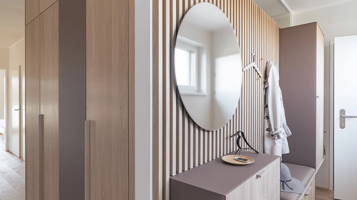 cubus pure wardrobe with floor-to-ceiling hinged door wardrobes in white oil oak with colored glass elements