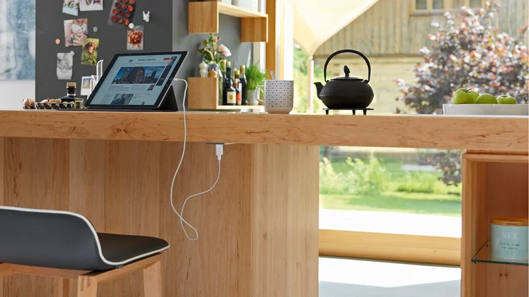 kitchen l1 in alder bar unit with concealed socket and ark bar stool, detailed view